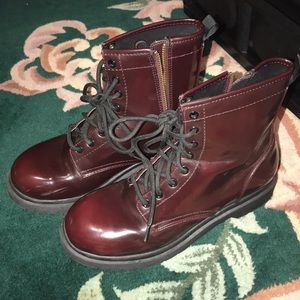 shiny chunky marroon combat boots!